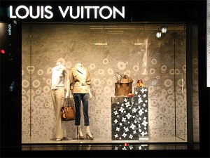louis-vuitton-vitrines